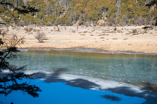 香格里拉無底湖