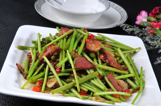 籬蒿炒臘肉
