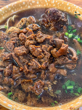 江南傳統(tǒng)澆頭肉湯面特寫