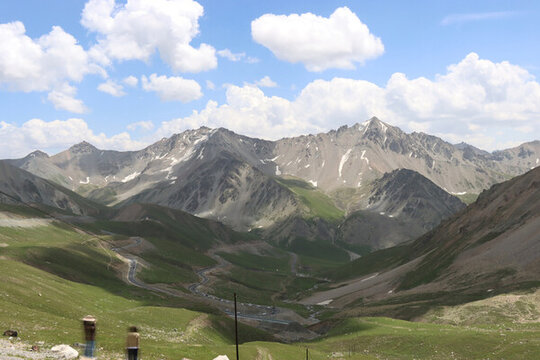 石頭禿山