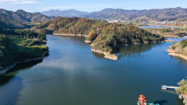 龍湖風光
