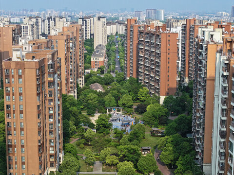 小區(qū)內(nèi)景