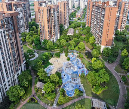 小區(qū)內(nèi)景