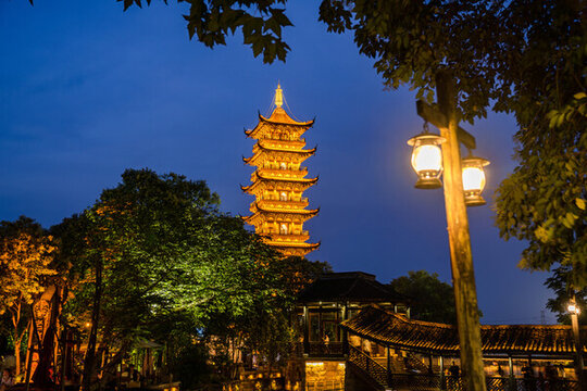 江南水鄉(xiāng)古鎮(zhèn)烏鎮(zhèn)西柵景區(qū)白蓮塔夜景