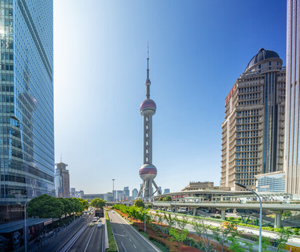 上海陸家嘴金融城現(xiàn)代城市摩天大樓東方明珠