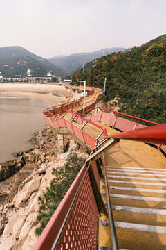 寧波象山松蘭山景區(qū)海濱棧道與巖石海岸