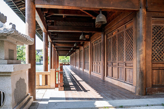 江南園林仿古建筑的戶外長廊