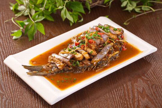 茄子燒鯽魚