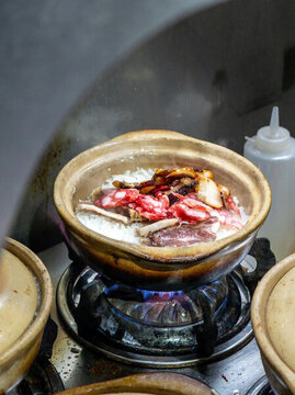 傳統(tǒng)廣東煲仔飯