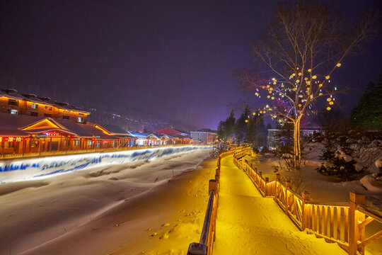 雪鄉(xiāng)河道景觀夜景