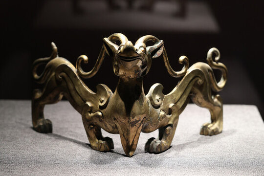 鎏金對(duì)獸形銅飾