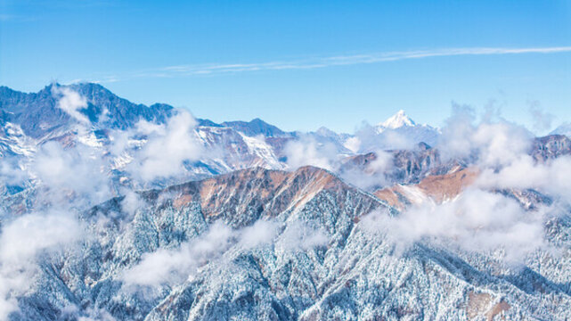 冬季從成都西嶺雪山遠望四姑娘山航拍