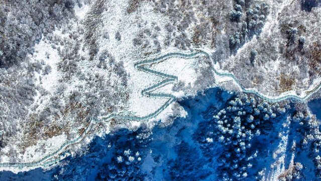 成都西嶺雪山景區(qū)的陰陽(yáng)界航拍特寫(xiě)