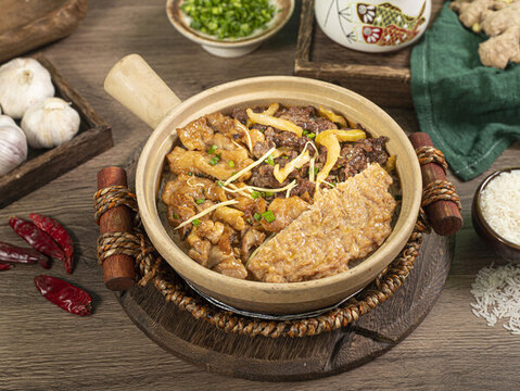 三拼煲仔飯
