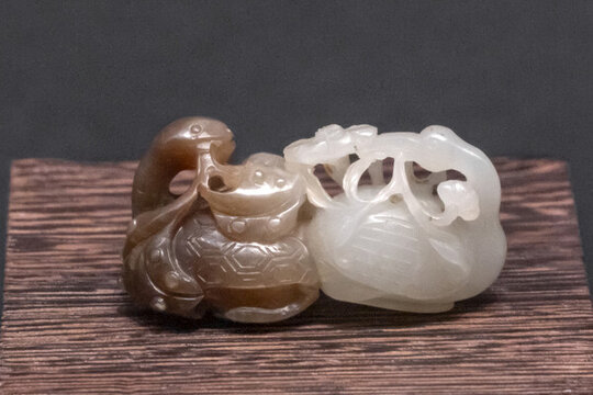 糖白玉龜鶴延年擺件