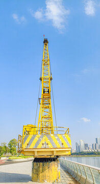佛山市禪城區(qū)東平路瀾石港起重機(jī)