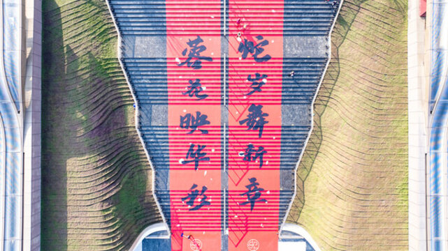 成都SKP商場(chǎng)的春節(jié)對(duì)聯(lián)年味十足