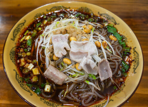 一碗四川特色美食肥腸粉