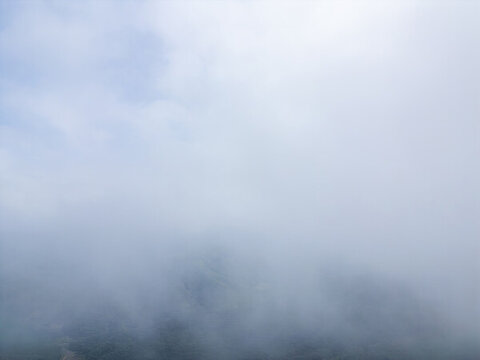 空中俯瞰視角下的壯觀云海景象