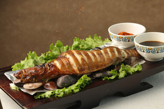 戈壁玉石烤蝶魚(yú)