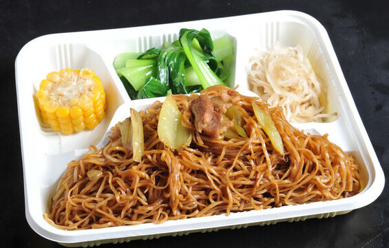 鹵面盒飯