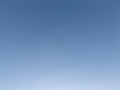無人機(jī)高空航拍的天空