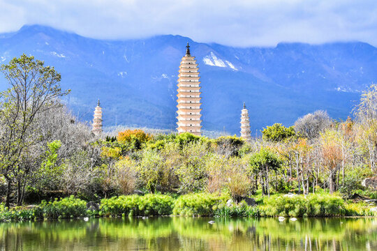 三塔遠(yuǎn)景