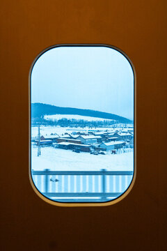 高鐵窗外雪景