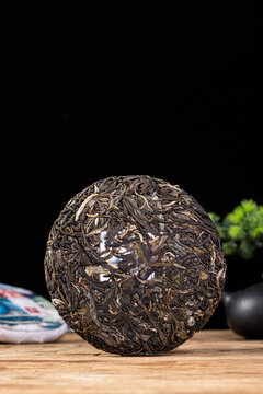 云南普洱茶珍藏孔雀生茶茶餅