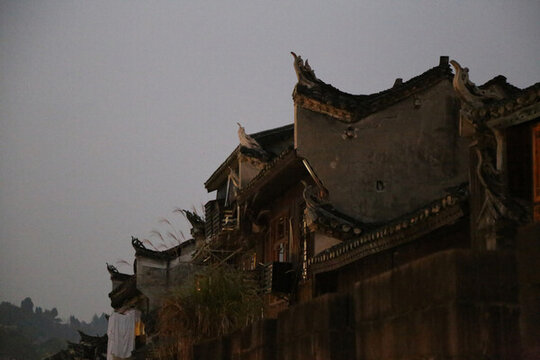 老城墻上的鳳凰古城民居古建筑