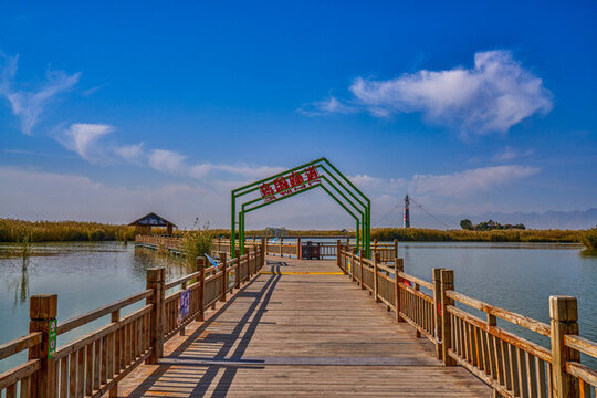湖泊木質(zhì)棧橋