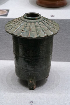 東漢綠釉刻弦紋熊足陶囷