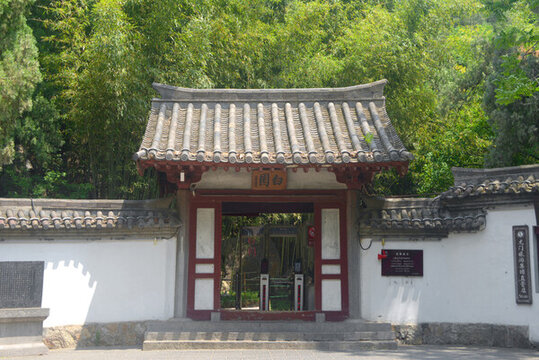 龍門石窟琵琶峰白居易墓園白園