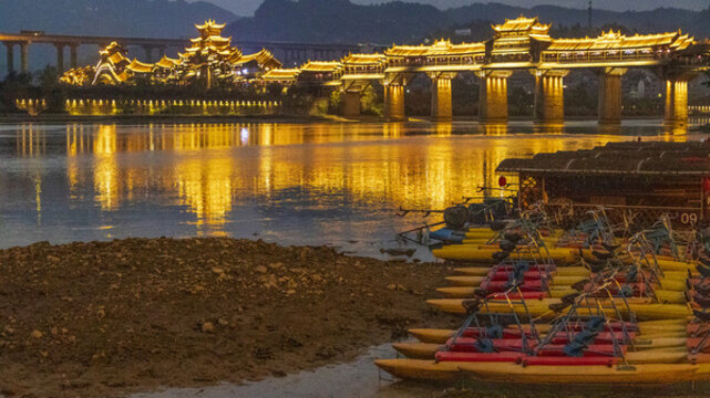 重慶黔江濯水古鎮(zhèn)風(fēng)雨廊橋