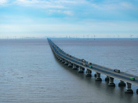 航拍上海東海大橋跨海大橋海上交通運(yùn)輸