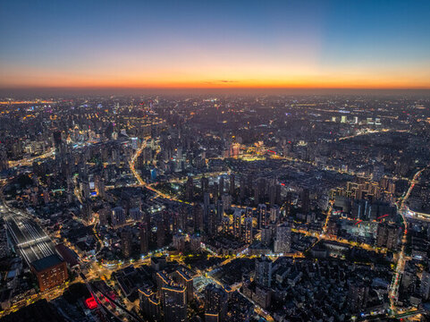 航拍上?，F(xiàn)代都市摩天大樓陸家嘴城市夜景