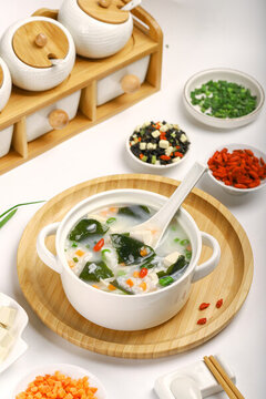裙帶菜豆腐湯