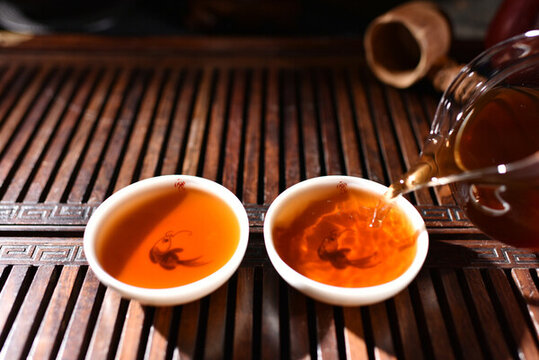 云南普洱茶熟茶湯色