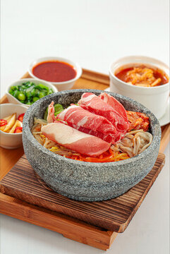 肥牛石鍋拌飯