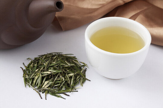 風(fēng)雅綠茶和亮綠色茶湯