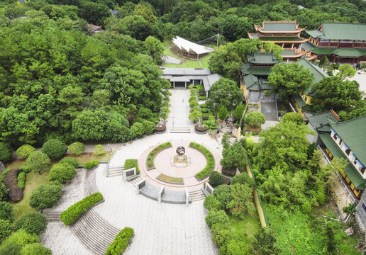 衢州龍游石窟風(fēng)景區(qū)洞穴地上