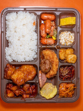 韓國(guó)便利店販賣的韓國(guó)風(fēng)味盒飯