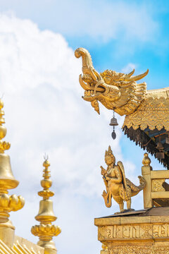 西藏拉薩大昭寺金龍頭與金頂