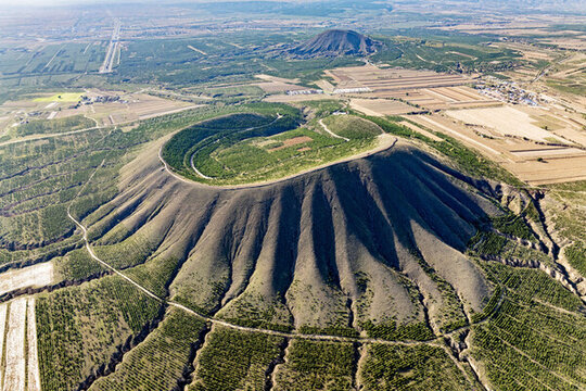 山西大同火山群狼窩山火山口
