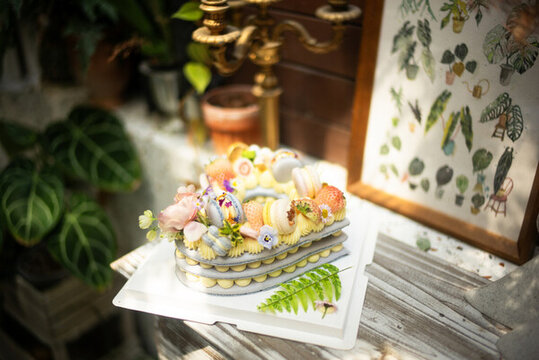 馬卡龍鮮花愛(ài)心蛋糕
