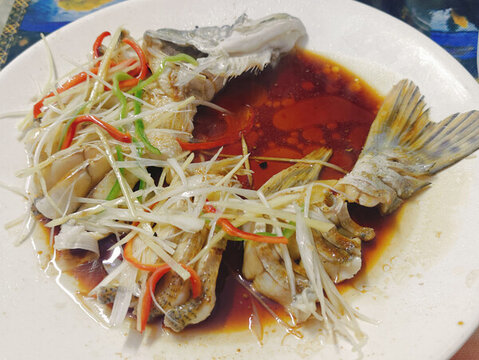 新疆美食清蒸狗魚