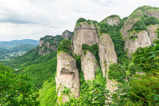 一座青山