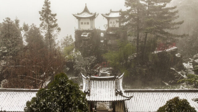 雪中日式風(fēng)格古建筑景觀