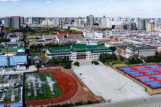 早春時節(jié)的中國長春文化廣場風景