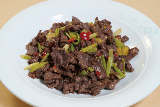 香辣芹菜炒牛肉